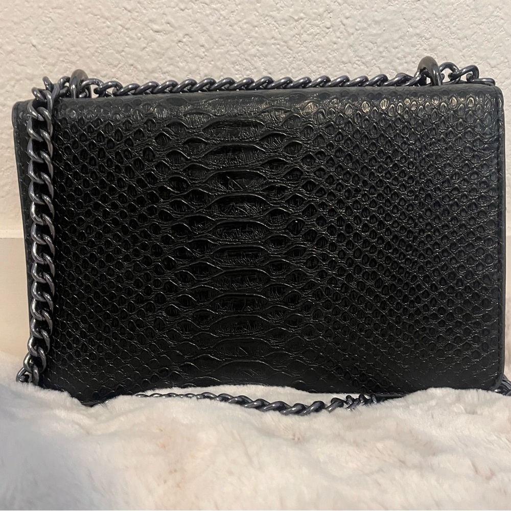 Elegant Black Chain croc style Shoulder Bag